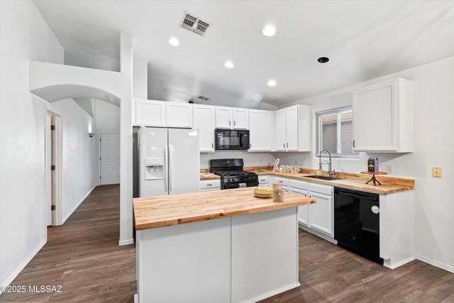 8806 E Mountain Spring Drive, Tucson, AZ 85747