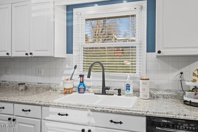 226 Brandonwood Drive, Johnson City, TN 37604