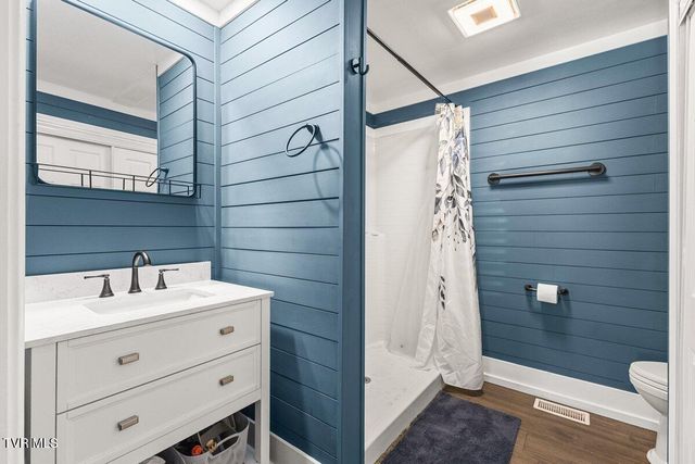 226 Brandonwood Drive, Johnson City, TN 37604