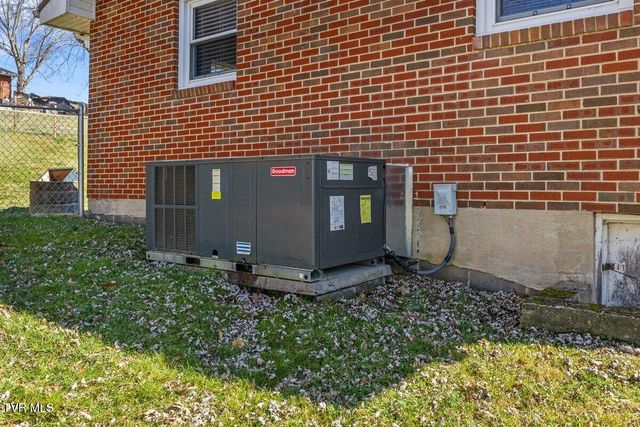 226 Brandonwood Drive, Johnson City, TN 37604