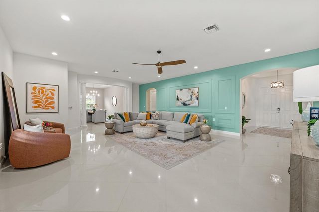 108 Casa Circle, Jupiter, FL 33458