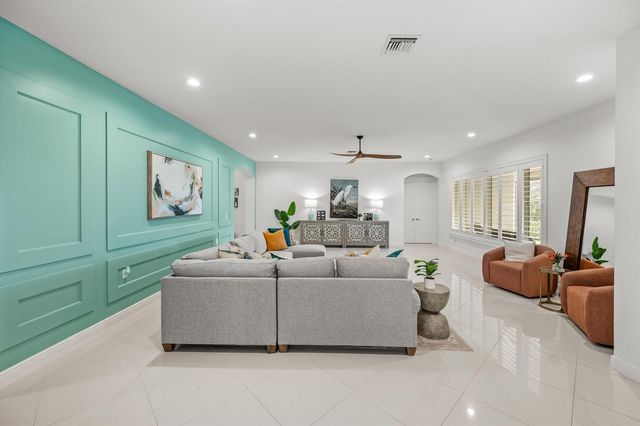 108 Casa Circle, Jupiter, FL 33458