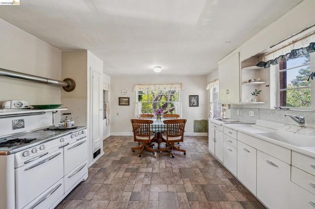 1830 3RD Ave, Walnut Creek, CA 94597