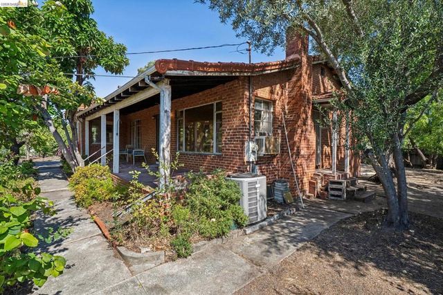 1830 3RD Ave, Walnut Creek, CA 94597