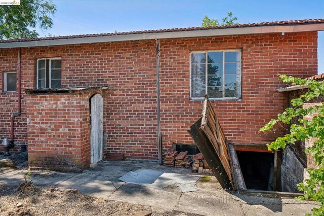 1830 3RD Ave, Walnut Creek, CA 94597