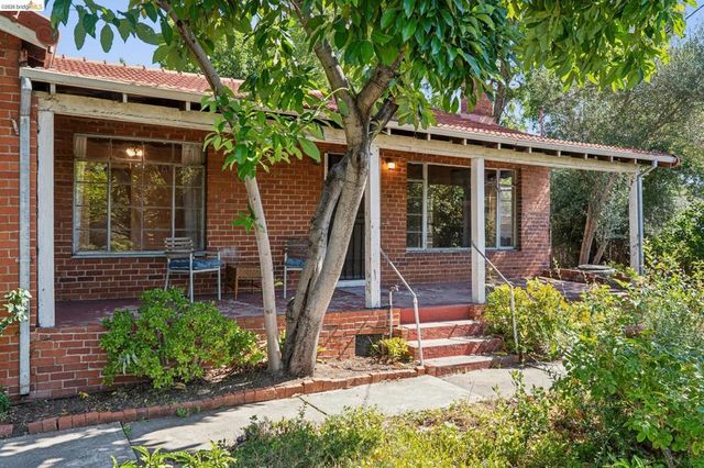 1830 3RD Ave, Walnut Creek, CA 94597