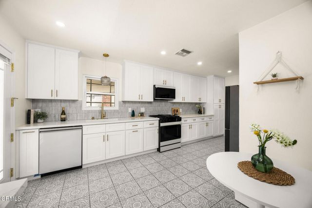 1902 N Pass Avenue, Burbank, CA 91505