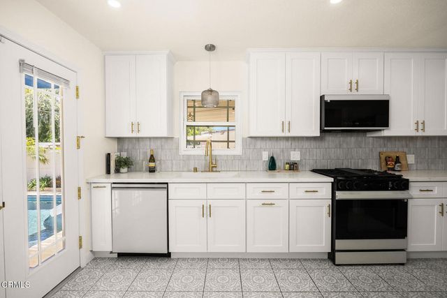 1902 N Pass Avenue, Burbank, CA 91505