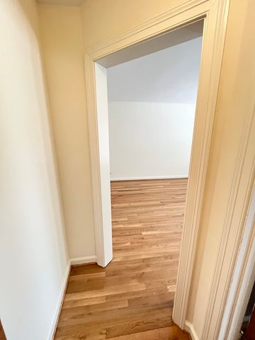 1310 Wilmette Avenue 2E, Wilmette, IL 60091