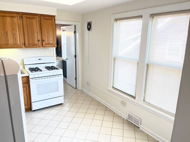 1310 Wilmette Avenue 2E, Wilmette, IL 60091