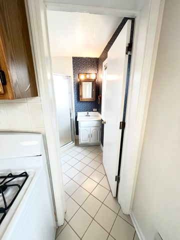 1310 Wilmette Avenue 2E, Wilmette, IL 60091