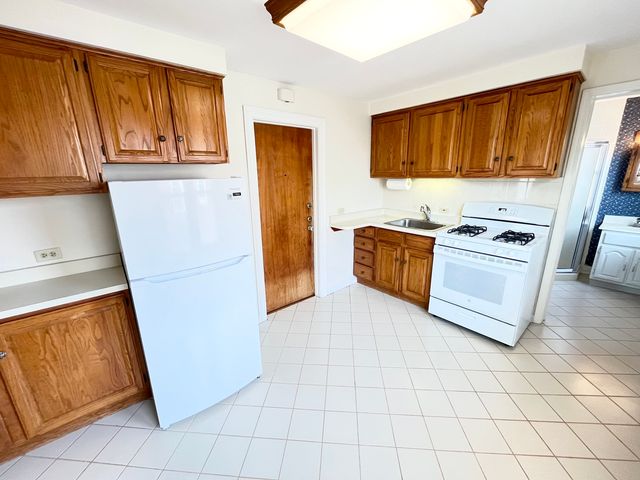 1310 Wilmette Avenue 2E, Wilmette, IL 60091
