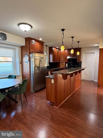 5 WESTBURY DR, Cherry Hill, NJ 08003