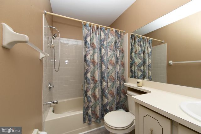 1011-B SCOTSWOOD CT, Mount Laurel, NJ 08054