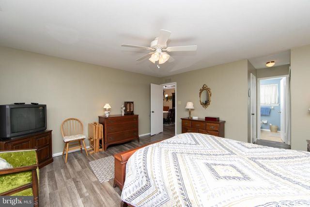 1011-B SCOTSWOOD CT, Mount Laurel, NJ 08054