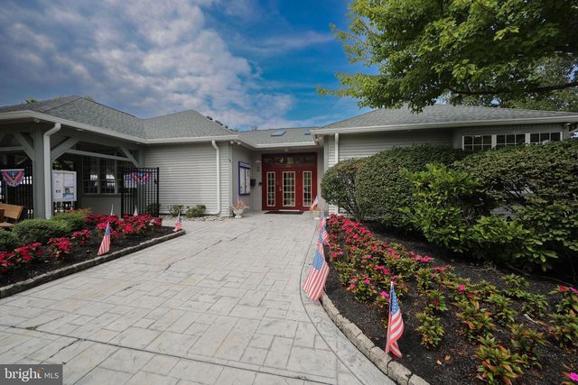 1011-B SCOTSWOOD CT, Mount Laurel, NJ 08054
