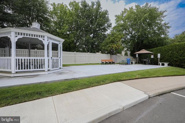 1011-B SCOTSWOOD CT, Mount Laurel, NJ 08054