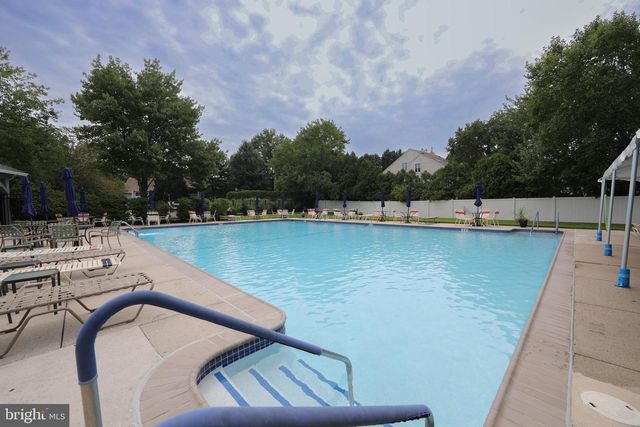 1011-B SCOTSWOOD CT, Mount Laurel, NJ 08054
