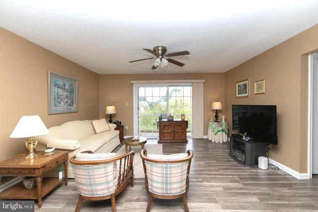 1011-B SCOTSWOOD CT, Mount Laurel, NJ 08054