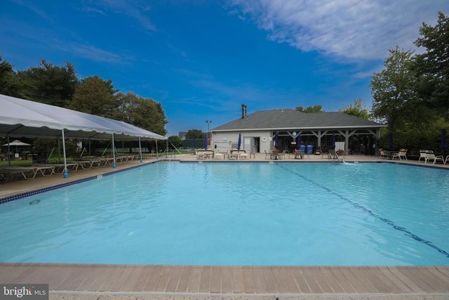 1011-B SCOTSWOOD CT, Mount Laurel, NJ 08054