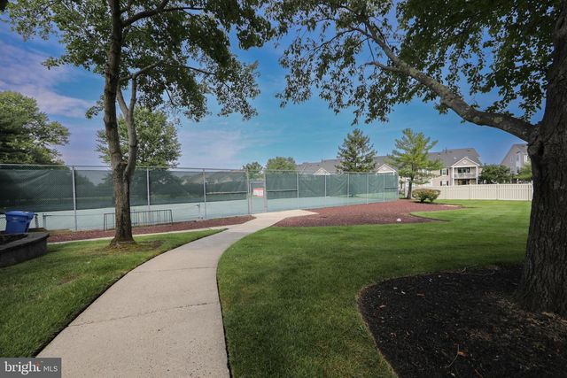 1011-B SCOTSWOOD CT, Mount Laurel, NJ 08054