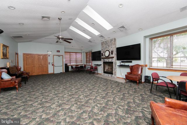 1011-B SCOTSWOOD CT, Mount Laurel, NJ 08054