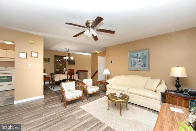1011-B SCOTSWOOD CT, Mount Laurel, NJ 08054