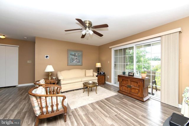 1011-B SCOTSWOOD CT, Mount Laurel, NJ 08054