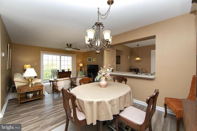 1011-B SCOTSWOOD CT, Mount Laurel, NJ 08054