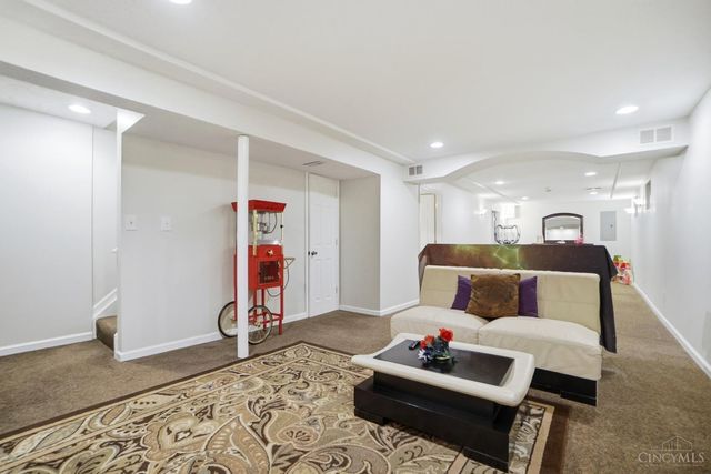 845 Village Green Parkway, Hamilton Twp, OH 45039