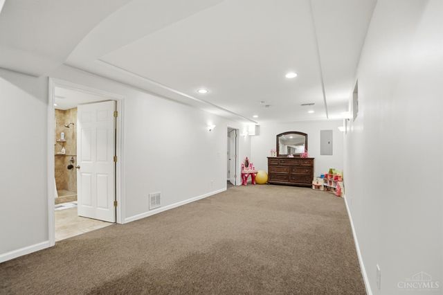 845 Village Green Parkway, Hamilton Twp, OH 45039