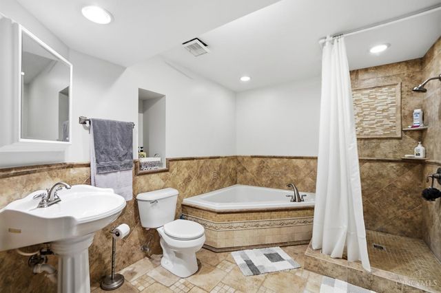 845 Village Green Parkway, Hamilton Twp, OH 45039