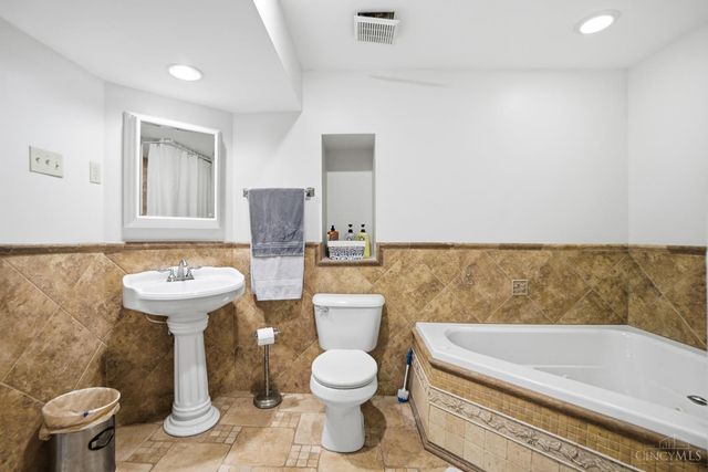 845 Village Green Parkway, Hamilton Twp, OH 45039