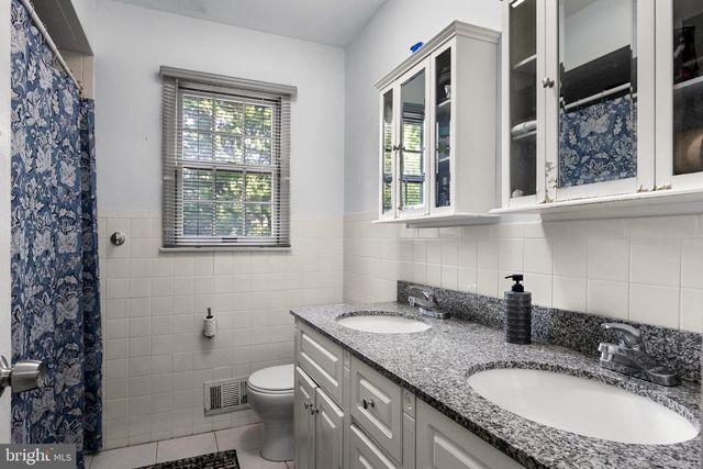 318 HIALEAH DR, Cherry Hill, NJ 08002