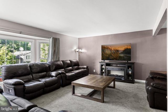 318 HIALEAH DR, Cherry Hill, NJ 08002