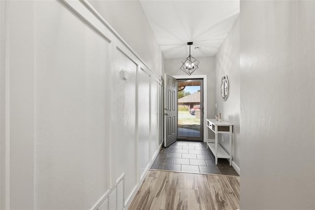 2026 Bradford Circle, Newcastle, OK 73065