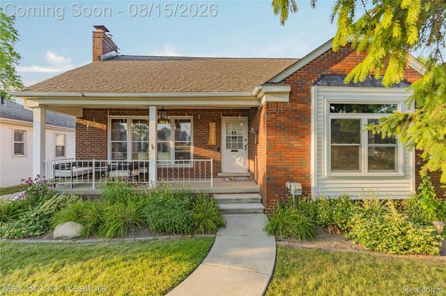 22451 Bayview Drive, St. Clair Shores, MI 48081