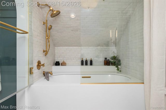 22451 Bayview Drive, St. Clair Shores, MI 48081