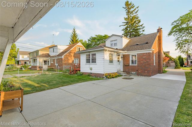 22451 Bayview Drive, St. Clair Shores, MI 48081