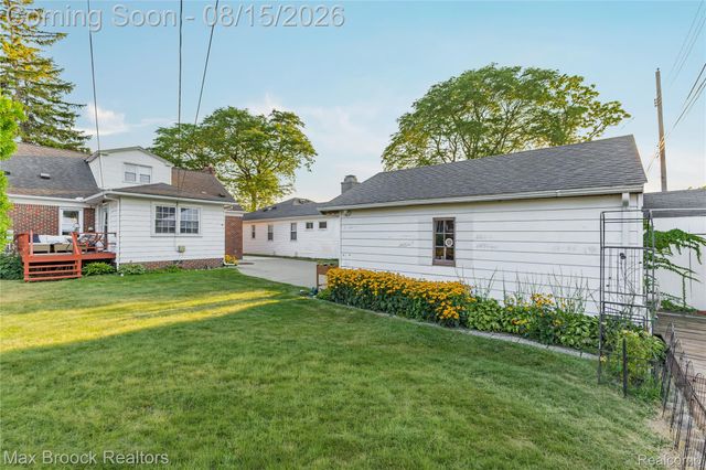 22451 Bayview Drive, St. Clair Shores, MI 48081
