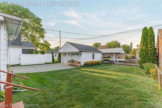 22451 Bayview Drive, St. Clair Shores, MI 48081