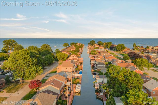 22451 Bayview Drive, St. Clair Shores, MI 48081