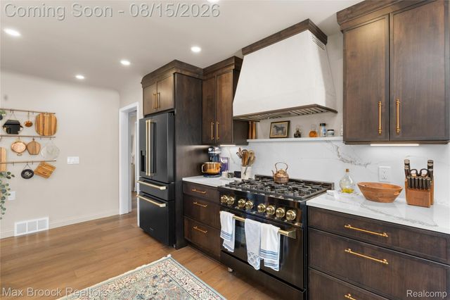 22451 Bayview Drive, St. Clair Shores, MI 48081