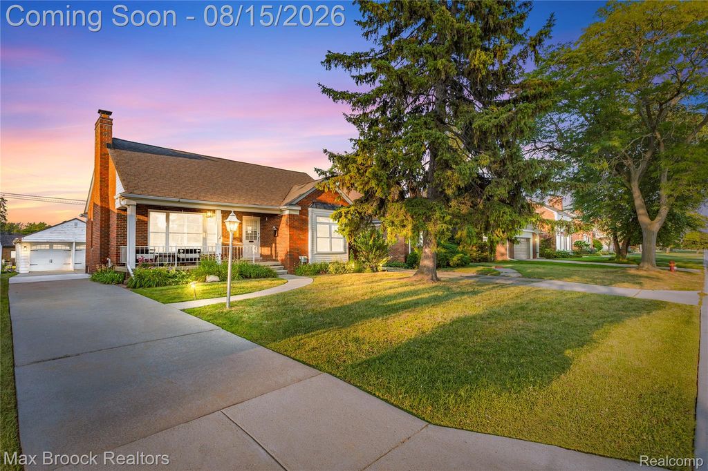 22451 Bayview Drive, St. Clair Shores, MI 48081