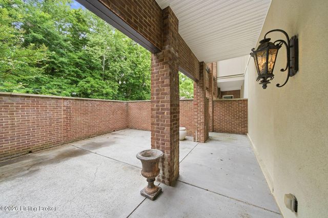 8500 Harrods Bridge Way 101, Prospect, KY 40059