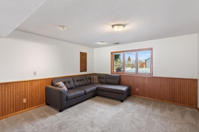 4076 States Avenue, Eagan, MN 55123