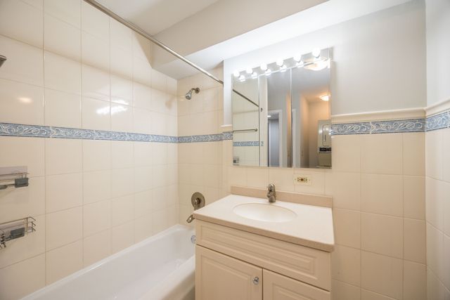1122 W Altgeld Street 8, Chicago, IL 60614