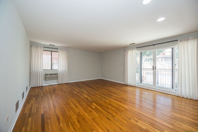 1122 W Altgeld Street 8, Chicago, IL 60614