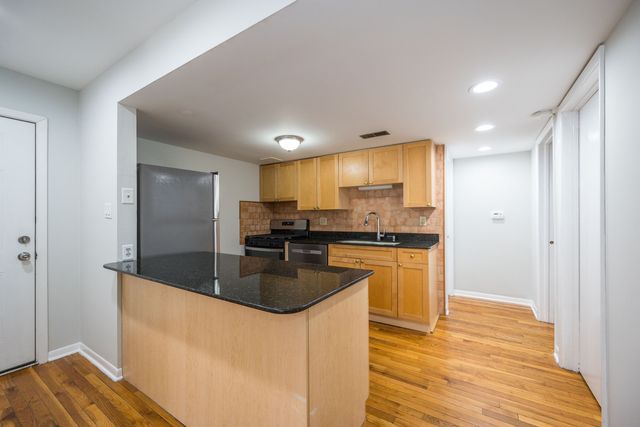 1122 W Altgeld Street 8, Chicago, IL 60614