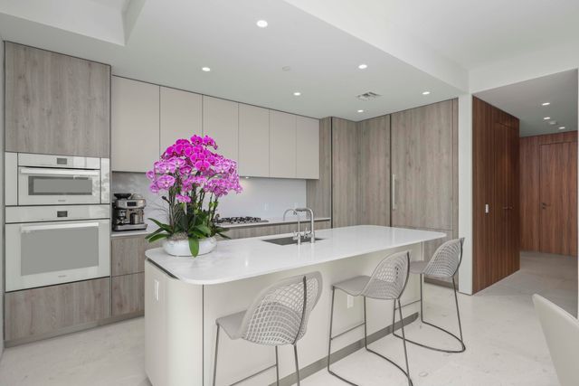 200 Arkona Court 1002, West Palm Beach, FL 33401